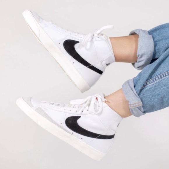 Nike Blazer Mid 77 Womens High Top Sneaker White Sail Black Leather Suede US 9 - Picture 2 of 12
